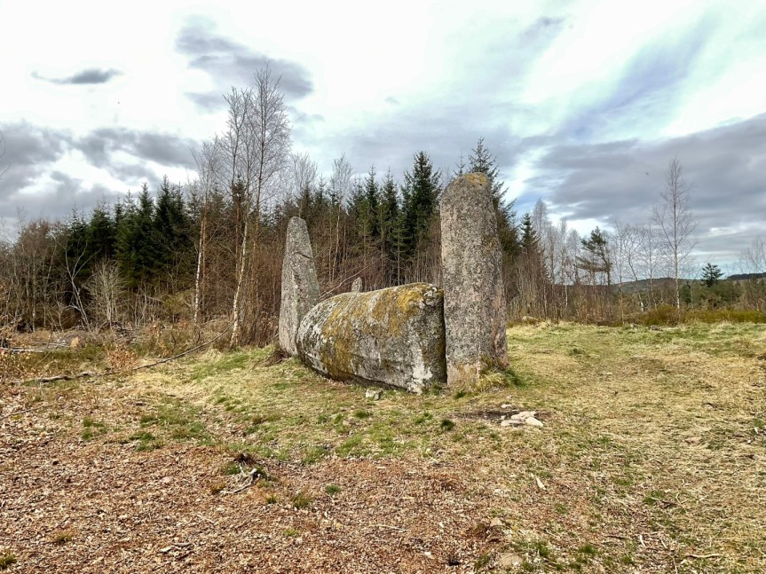 (200) Keig-Cothiemuir Stone Circle-River Don Circuit (Aberdeenshire)